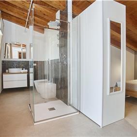 4 bedroom villa with pool, Castellammare del Golfo, sleeps 8-9